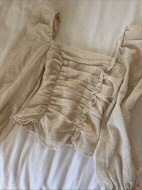 ASTR Cream Ruched Long Sleeve Blouse